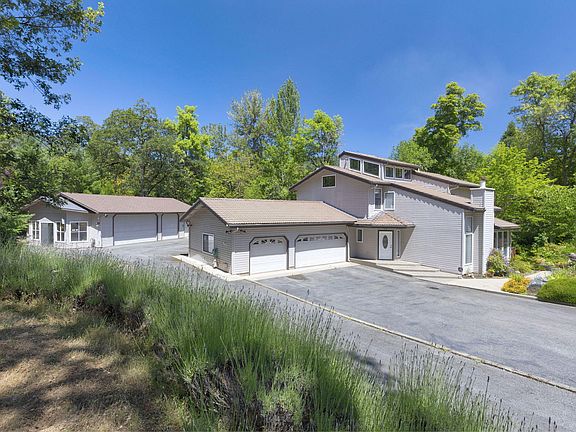 2nd image of 235 Glenoak Ln