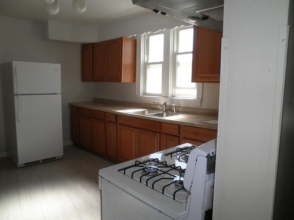 kitchn - new cabinets,frig & stove