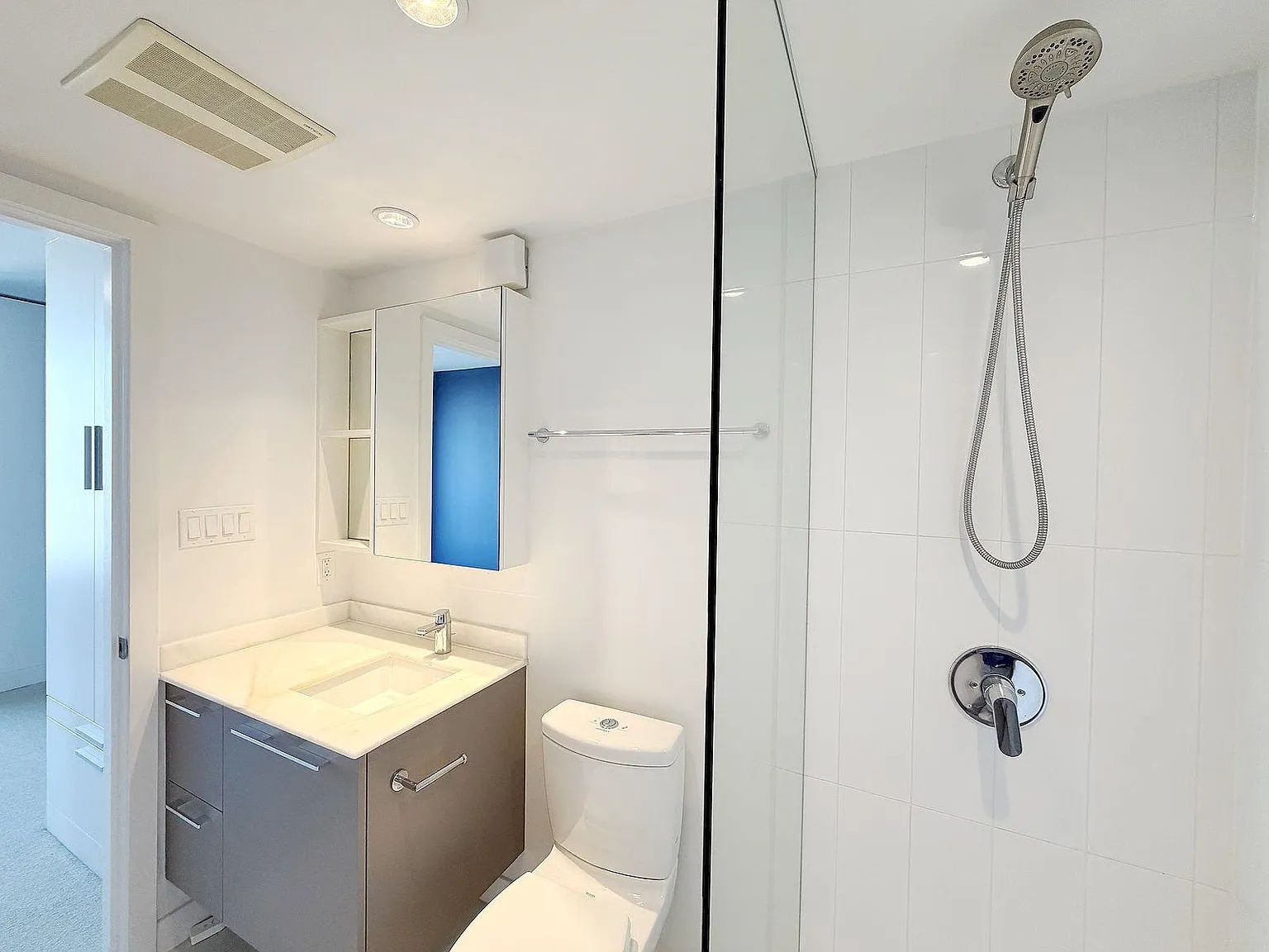 2 bed, 760 sqft, $3,000 — Photo 3