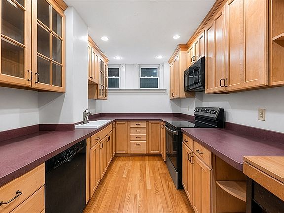 4th image of 1834 Beacon St APT B1