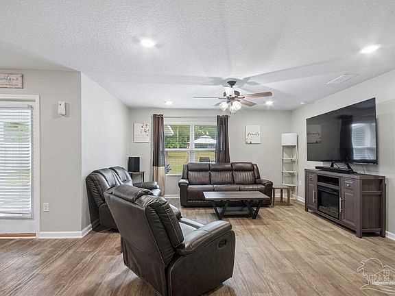 5th image of 4656 Red Oak Dr