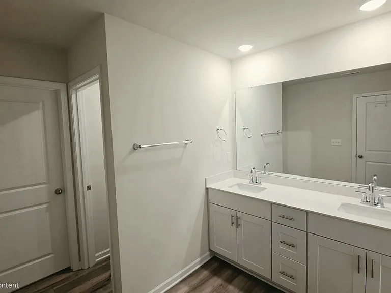 Master bedroom bathroom