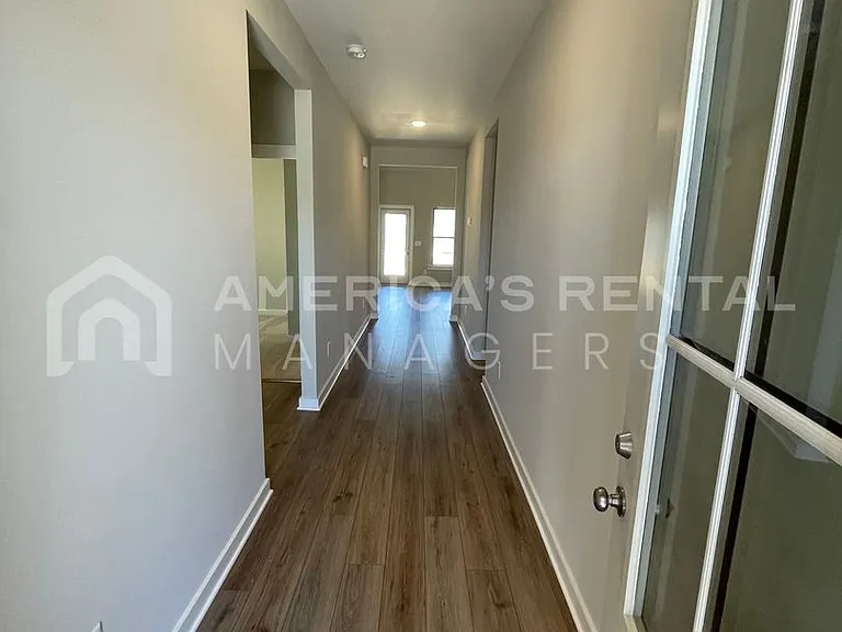 2124 Sullivan Dr — Photo 3