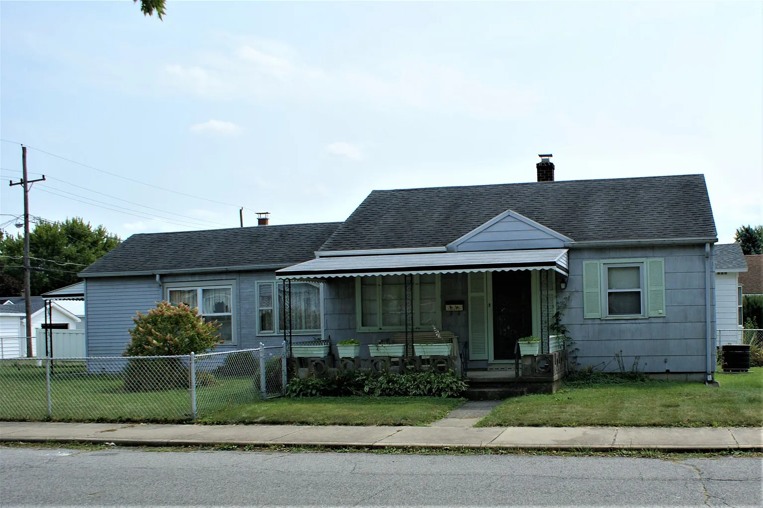 1115 W Broadway St photo 1