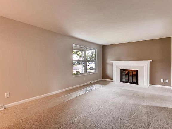 4th image of 1487 S Lansing St