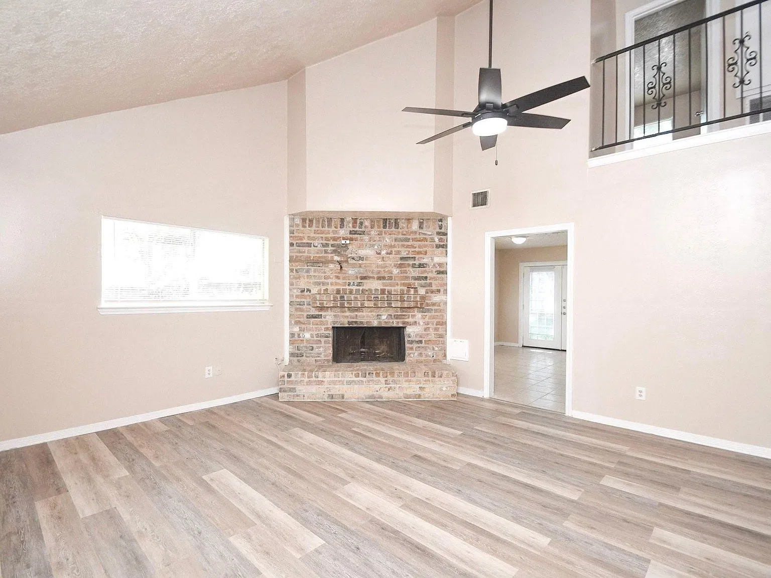3 bed, 2.5 bath, 1497 sqft, $1,600 — Photo 3