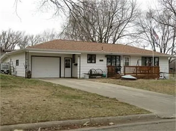 705 3rd St, Ireton, IA 51027