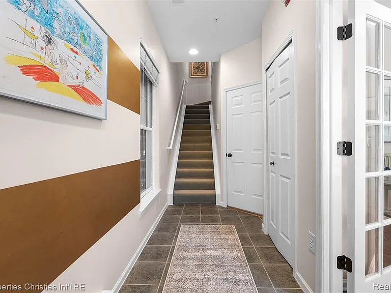 512 Graten St — Photo 13