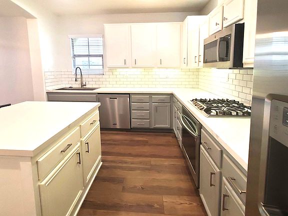 5th image of 285 Marquette Ave