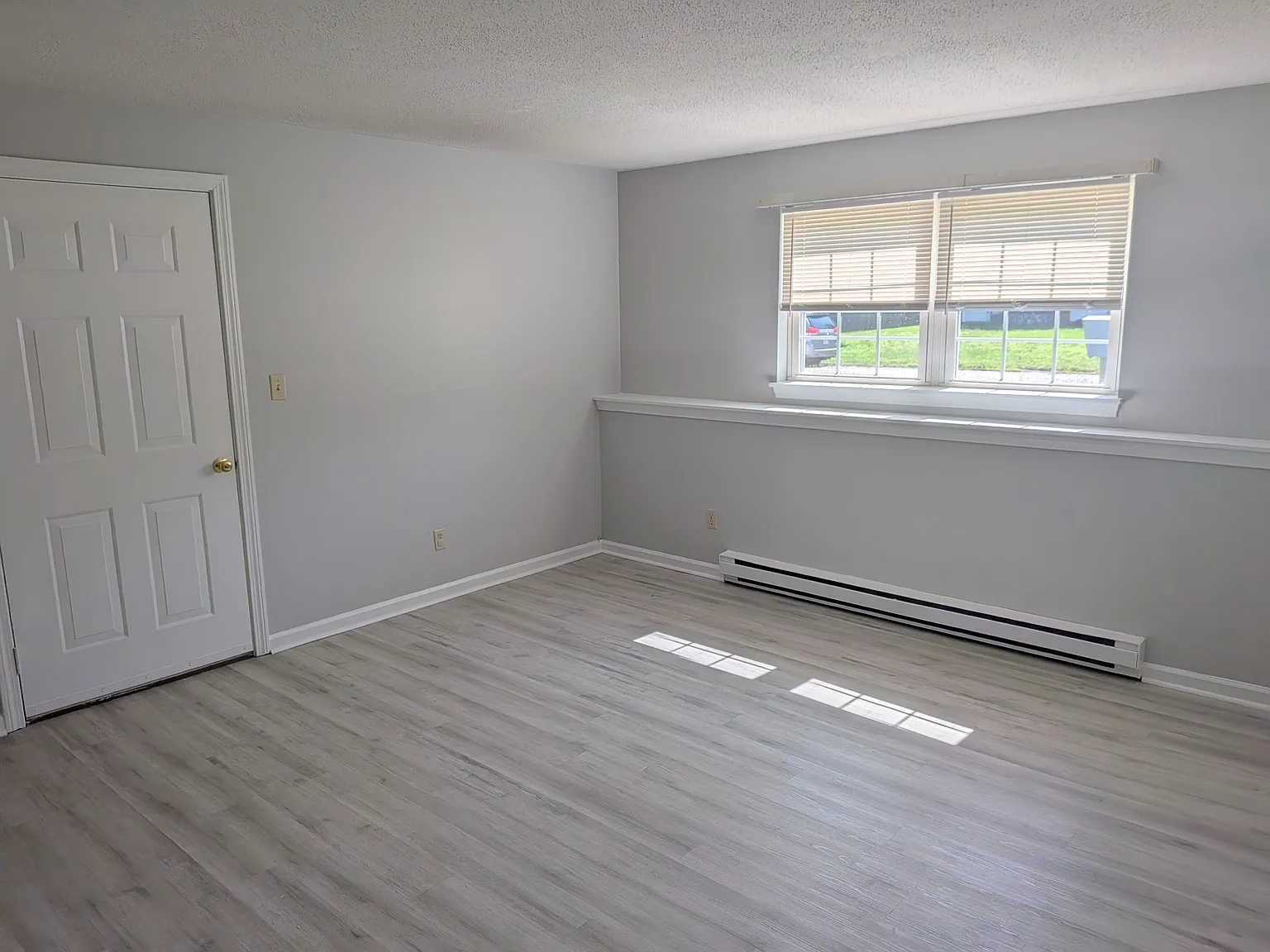 2 bed, 910 sqft, $1,950 — Photo 2