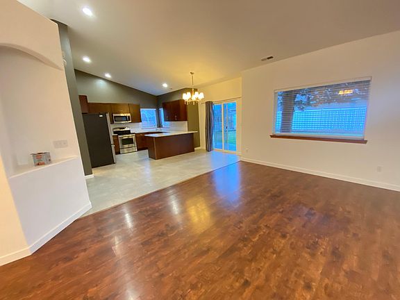 3rd image of 1512 Desert Springs Ave