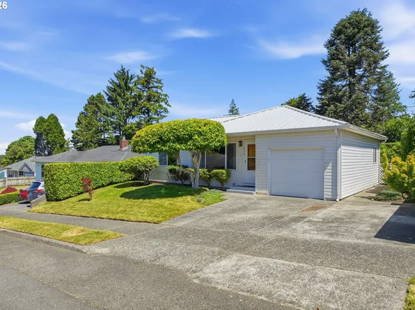 1716 Juniper Ave, Coos Bay, OR 97420