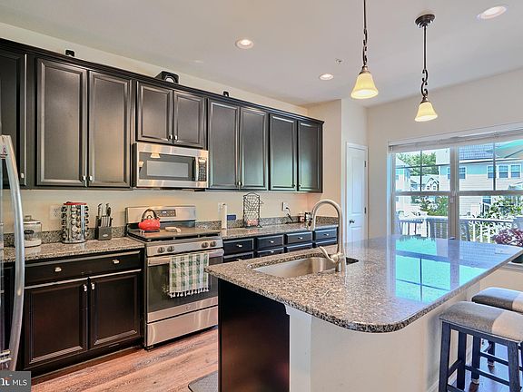 2nd image of 1016 Edenberry Way