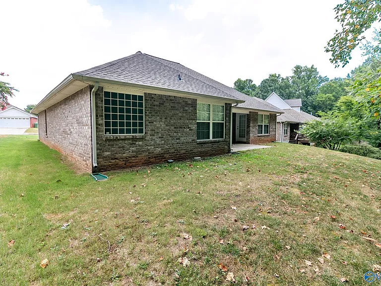 124 Wittington Ln — Photo 30