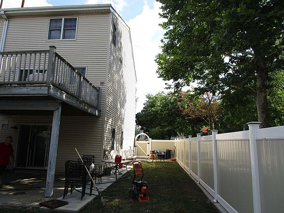 3rd image of 325 Lamberts Ln