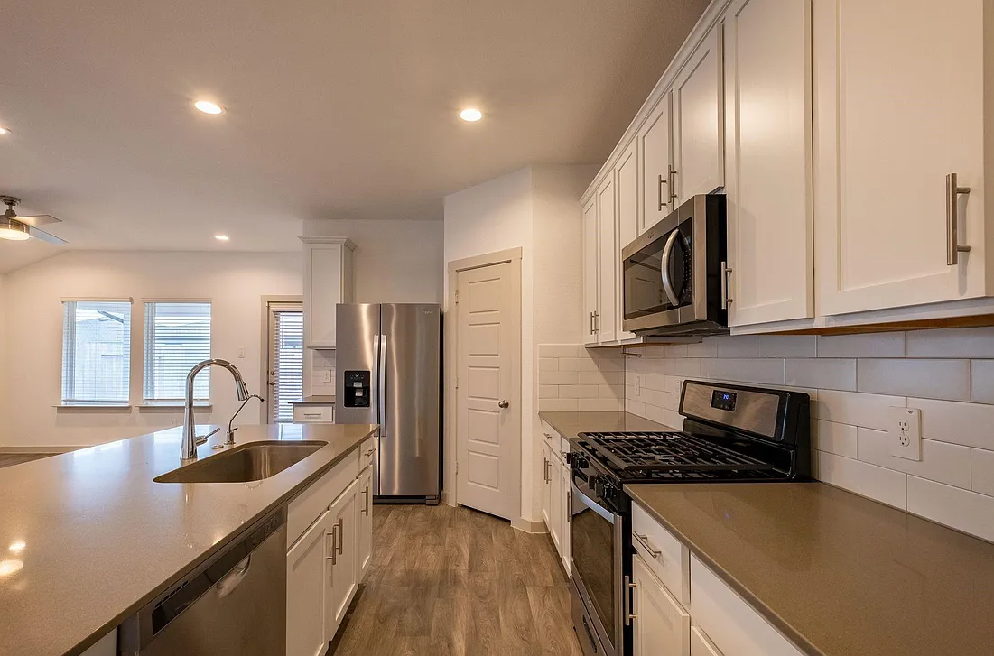 3 bed, 2.0 bath, $2,200 — Photo 3