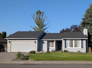 8906 W Hood Ave, Kennewick, WA 99336