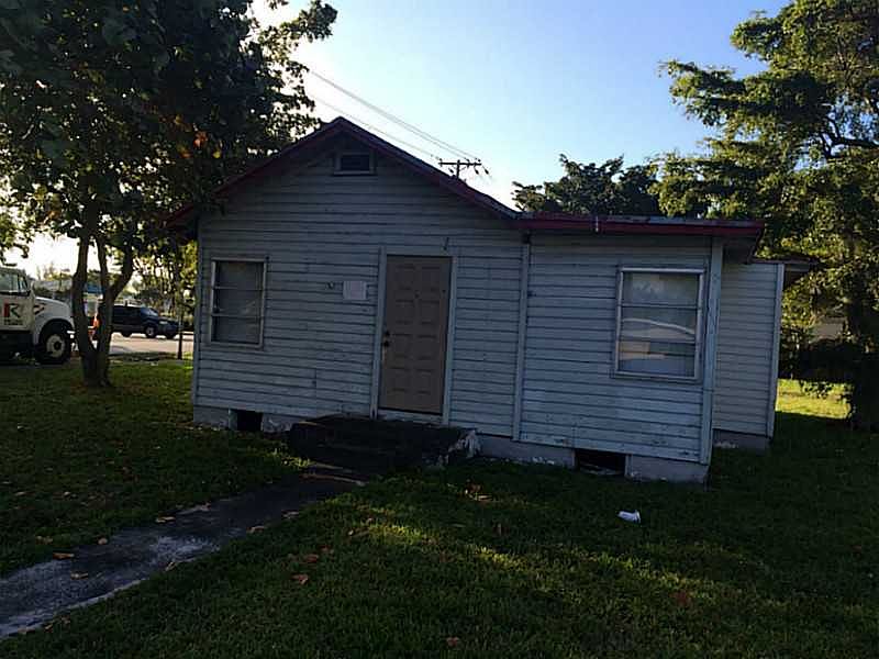 2nd image of 6100 SW 41st Ct