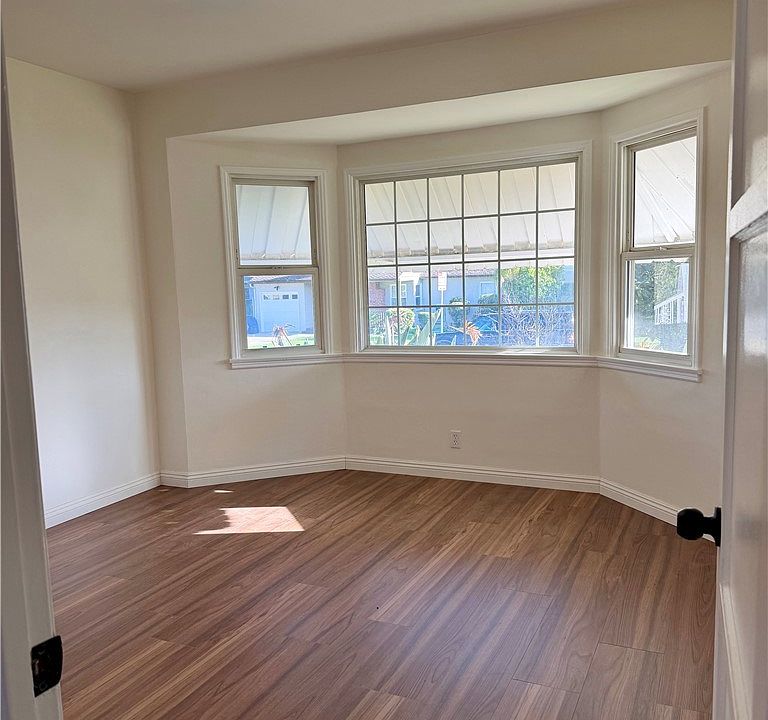 1st image of 349 Laun St