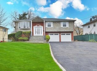 153 Crescent Dr, Albertson, NY 11507