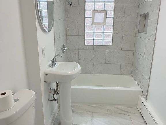 2nd image of 948 N Trumbull Ave #2