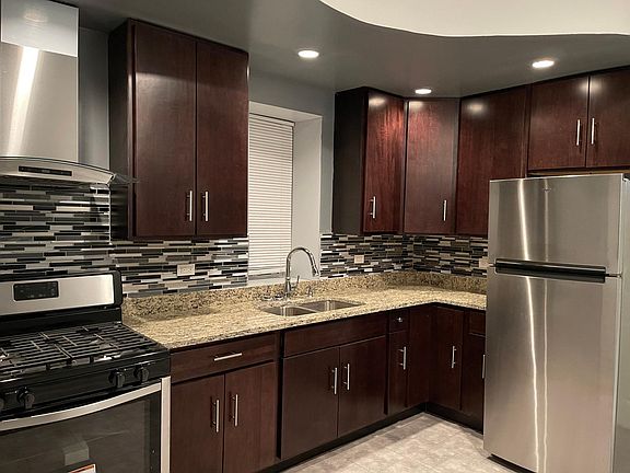 3rd image of 5721 S Hermitage Ave #1