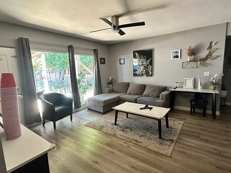 1009 Florence Ave — Photo 15