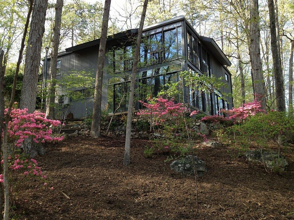 1st image of 208 Davie Ln