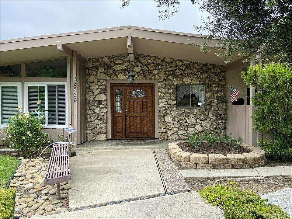 1st image of 22239 Burbank Blvd