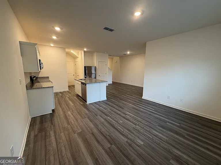 1261 Fagiolo St — Photo 5