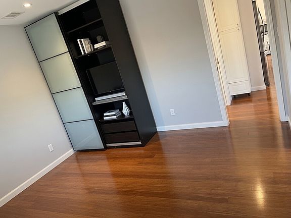 4th image of 348 Lester Ave