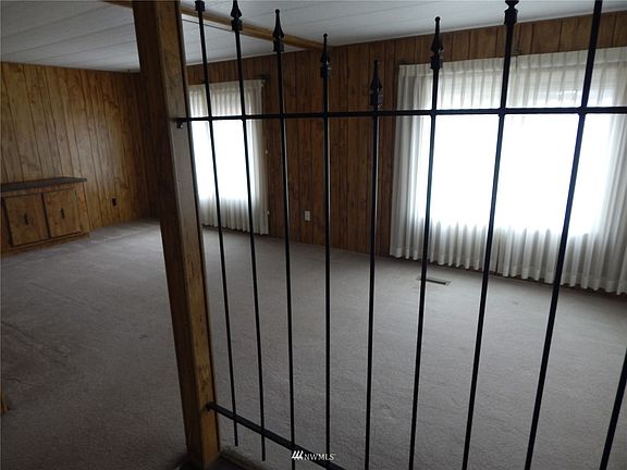 3rd image of 2713 113th Way SE