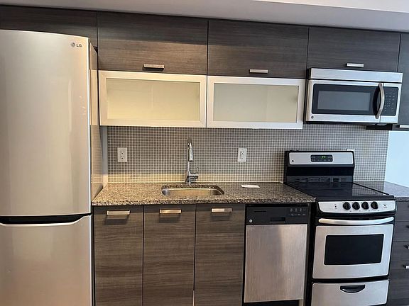 2nd image of 36 Lisgar St #2019E