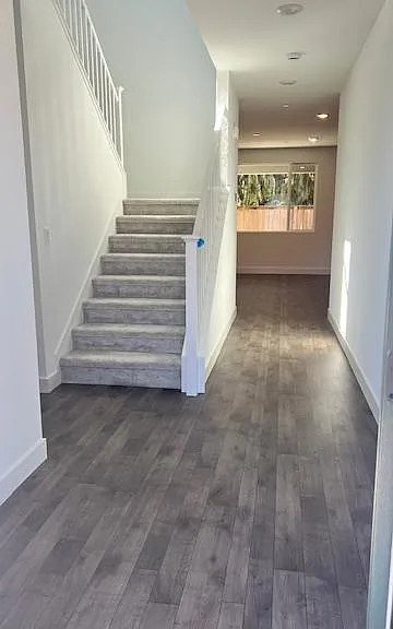 435 Avendale Dr — Photo 2