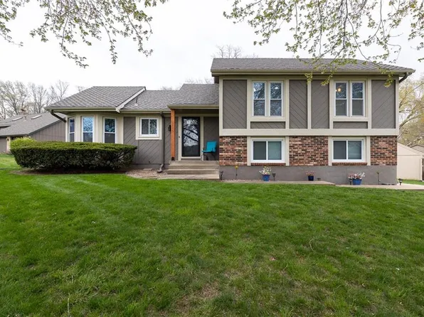 3735 NE Beechwood Dr, Lees Summit, MO 64064
