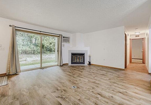 4th image of 8777 Jasmine Ln