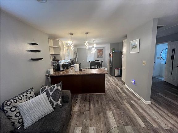 4th image of 204 W Prosper St
