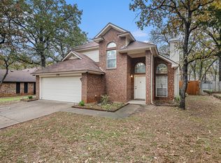 732 High Crest Dr, Azle, TX 76020