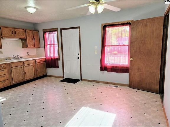 4th image of 39 Halsey Dr