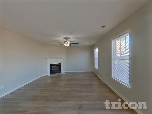 2nd image of 303 Collingwood Ln
