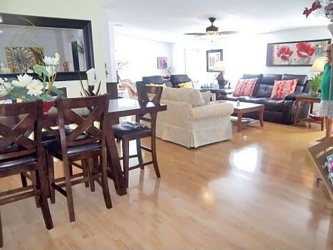 3rd image of 820 Sun Glow St