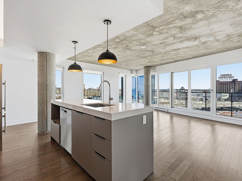 1st image of 101 Rue Peel #1162