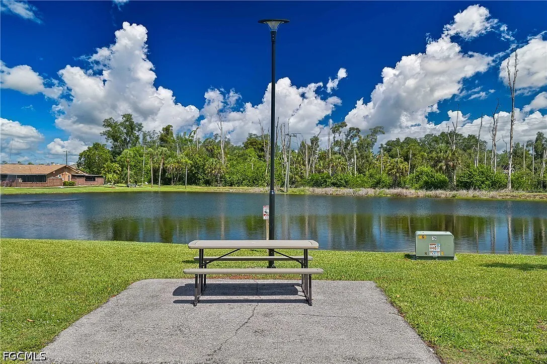 2 bed, 2.0 bath, 1006 sqft, $2,095 — Photo 2
