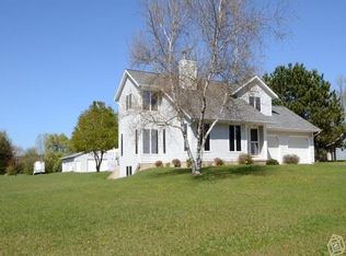 S9647 Center St, Prairie Du Sac, WI 53578