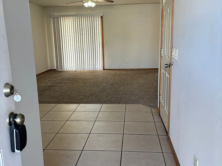 4352 W La Siesta St — Photo 2