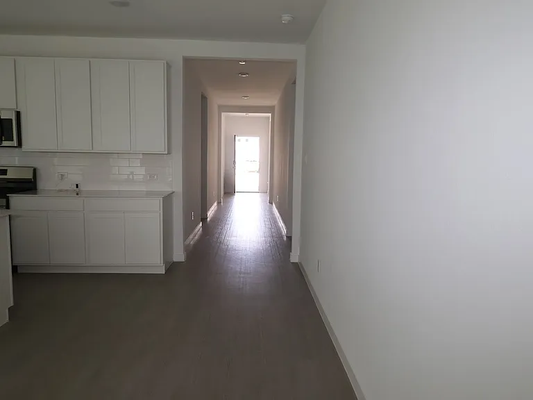 616 Arabian Ln — Photo 2