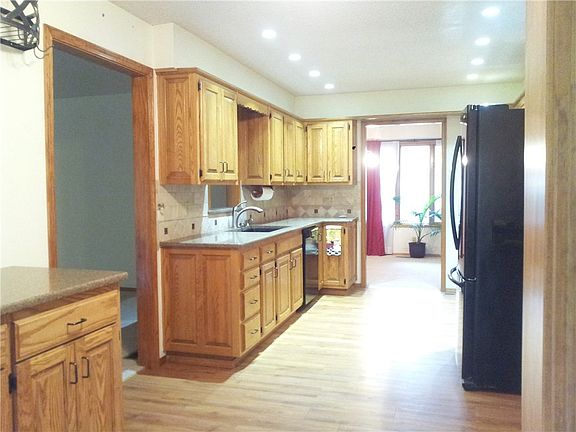 5th image of 4 Campbell Cir