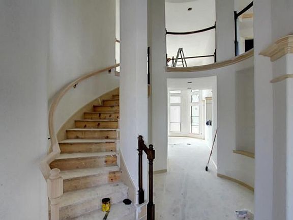 3rd image of 13723 Kingston River Ln