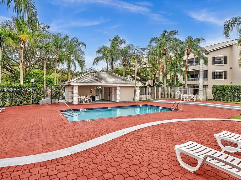 2811 N Oakland Forest Dr #205 — Photo 17