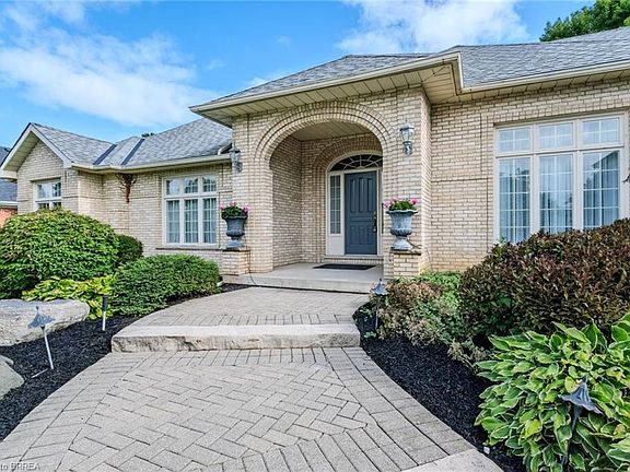 4th image of 56 Saint Andrews Dr